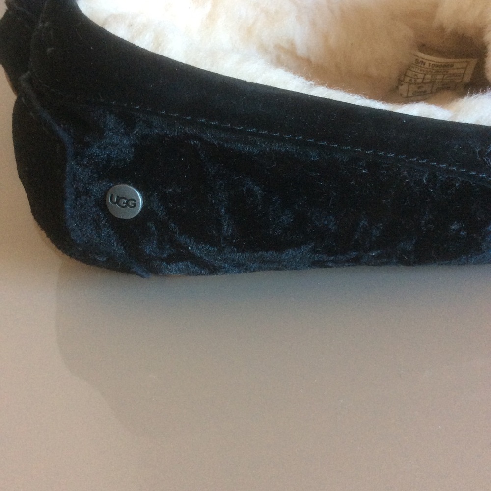 Ugg Slipper - image 5